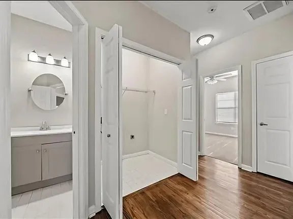 Building Photo - 1021 Ada Ave NW