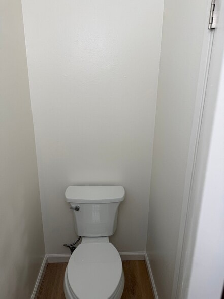 Building Photo - 2038 Ascot Dr