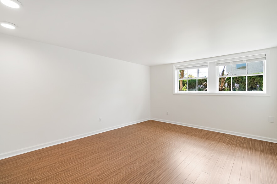 Building Photo - 2203 Nob Hill Ave N