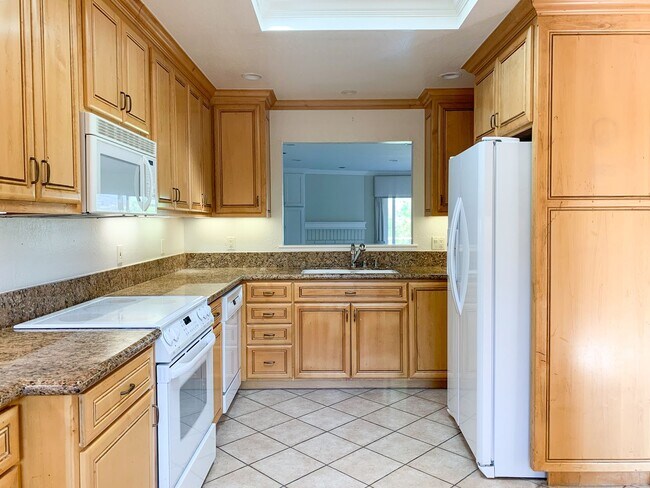 Building Photo - Townhome with Stunning Vasona Lake & Foothill Views Near Downtown Los Gatos