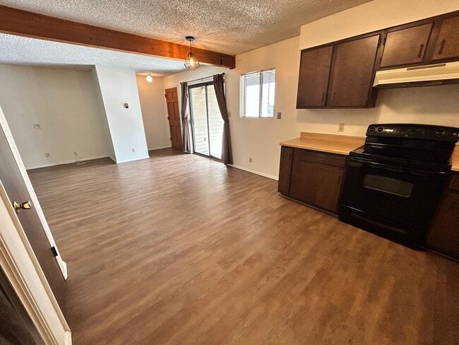 Building Photo - 1210 Avenida Del Sol