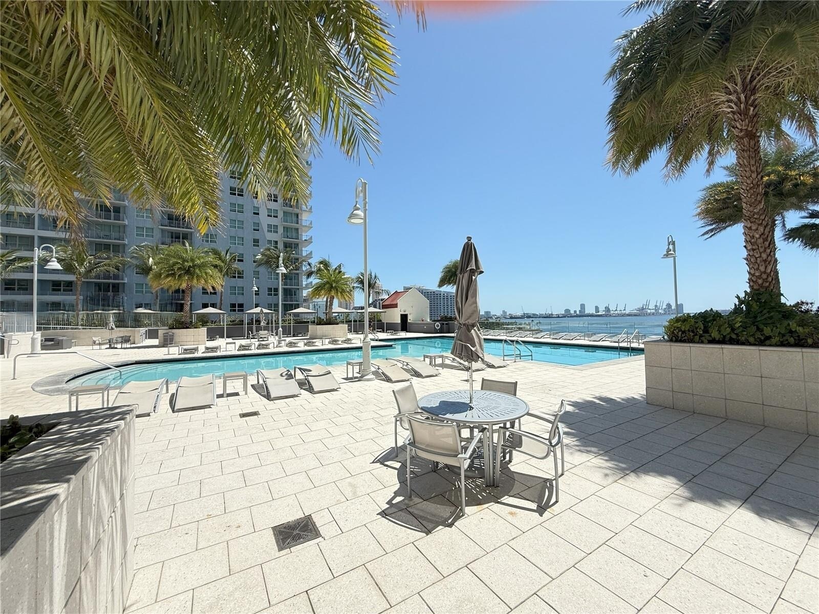 Building Photo - 1155 Brickell Bay Dr
