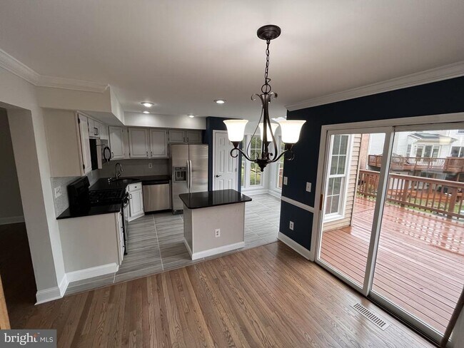 Building Photo - 3762 Farmland Dr