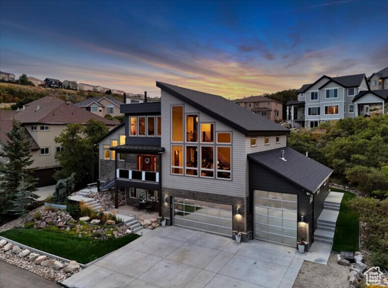 Front at Sunset - 14902 S Saddle Leaf Ct