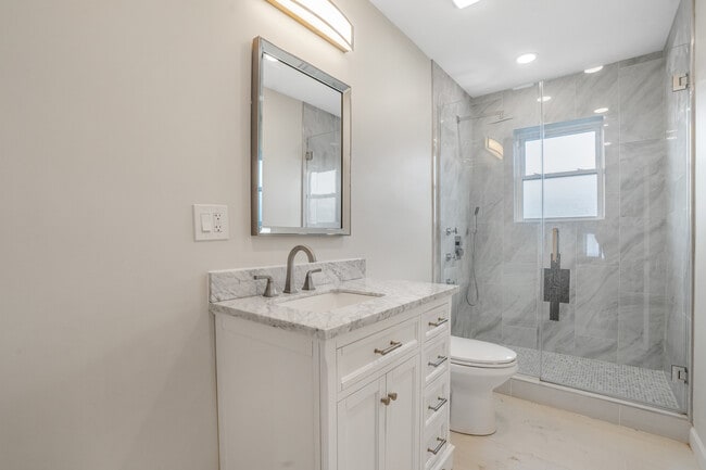 Building Photo - 4019 N Tripp Ave