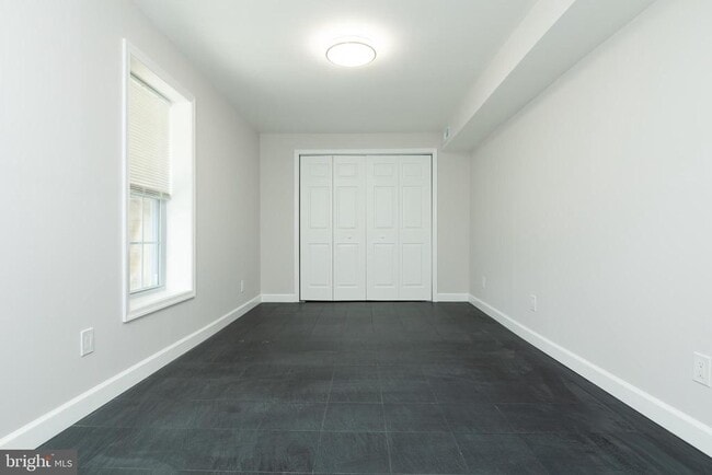 Building Photo - 9004 Roundleaf Way