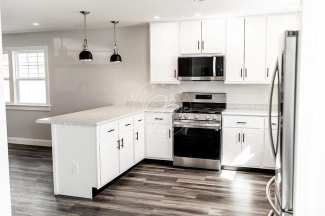 Building Photo - FULLY RENOVATED HOME NEAR DOWNTOWN PERRYSBURG | 3 BED | 2.5 CAR GARAGE | FENCED YARD