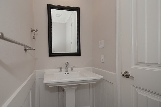 Building Photo - 190 W Breezy Way