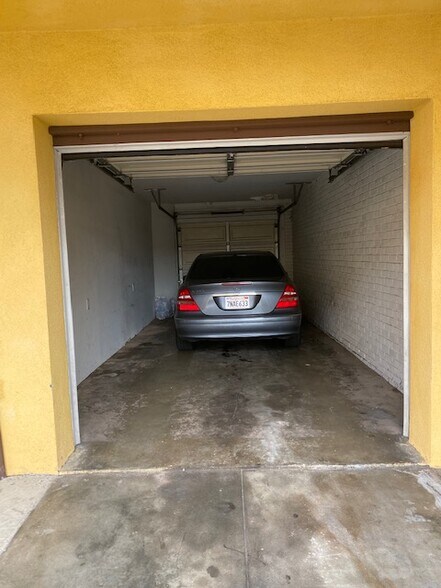 Building Photo - 1454 S Cloverdale Ave