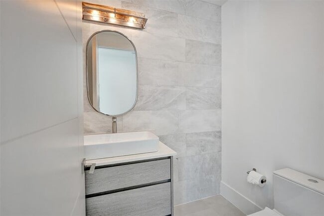 Building Photo - 1111 SE 9th Ave