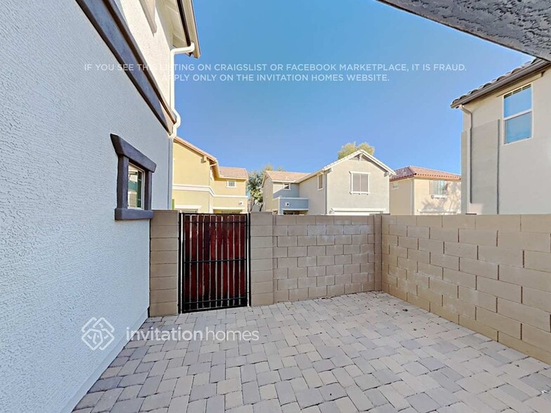 Building Photo - 2510 E Vermont Dr