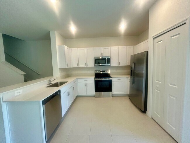 Building Photo - Stylish Townhome in the Heart of Ruskin – ...