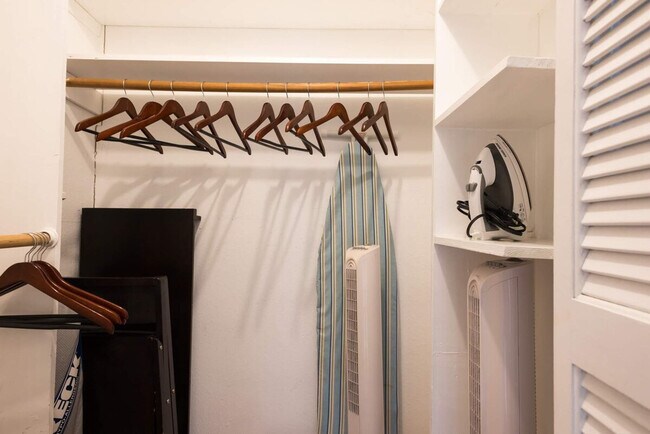 Building Photo - 1206 Hollow Creek Dr