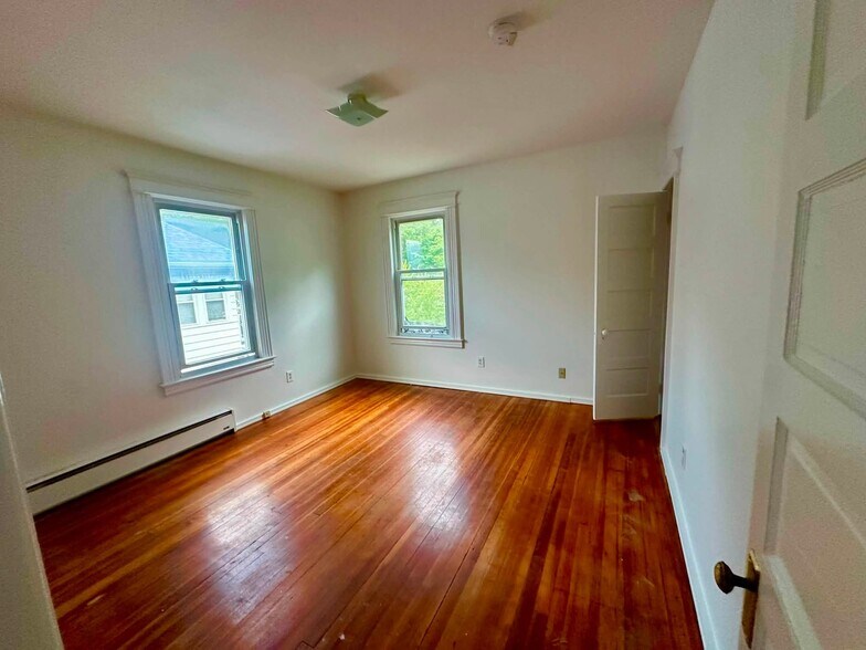 Building Photo - 142 S Whittlesey Ave