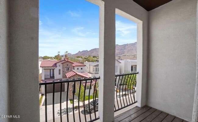 Building Photo - 313 Vin Raliuga Ct