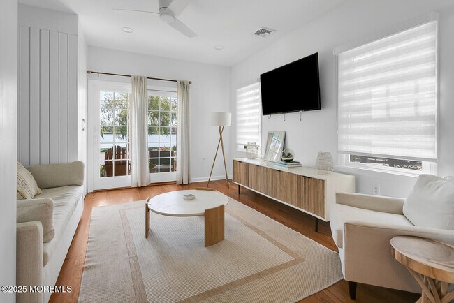 Building Photo - 306 Ocean Rd