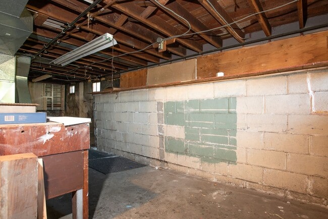Building Photo - Old World Charm with Views of Lake Union!