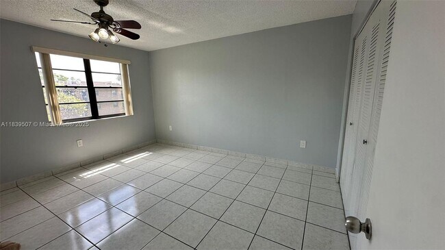Building Photo - 10425 SW 112th Ave