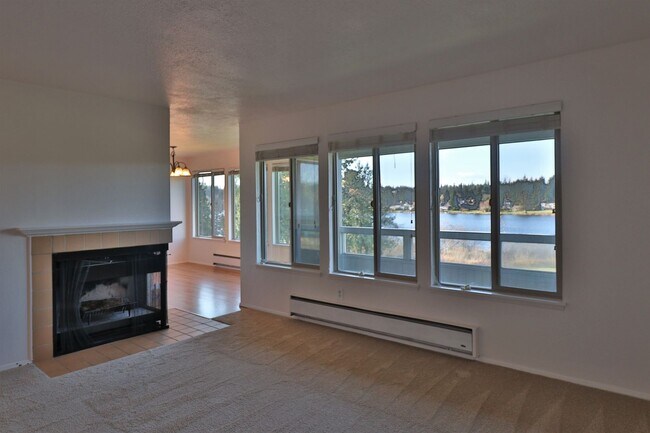 Building Photo - Amazing Views! 2 Bedroom Now Available!