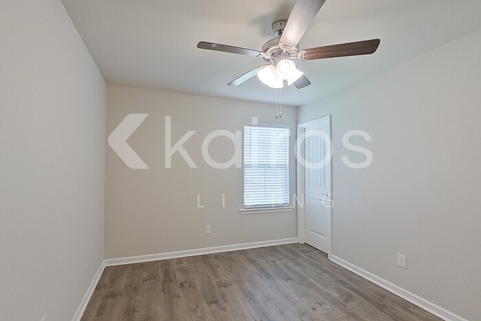 Building Photo - 402 Mango Dr