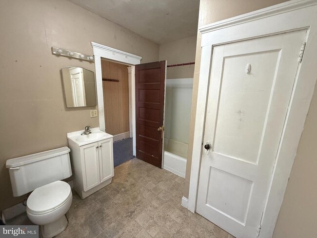 Building Photo - 19 Oakland Ave