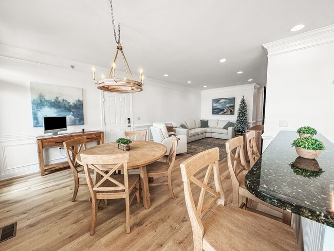 Building Photo - Fully Furnished Waterfront Elegance on Mai...