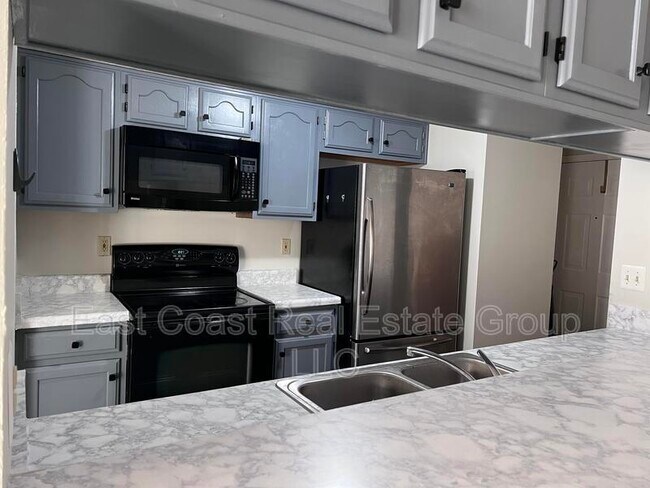 Building Photo - 615 Himes Ave