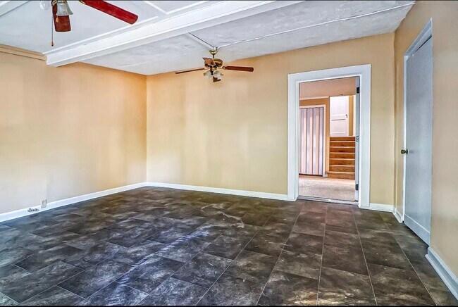 Building Photo - 32 Brentwood Dr