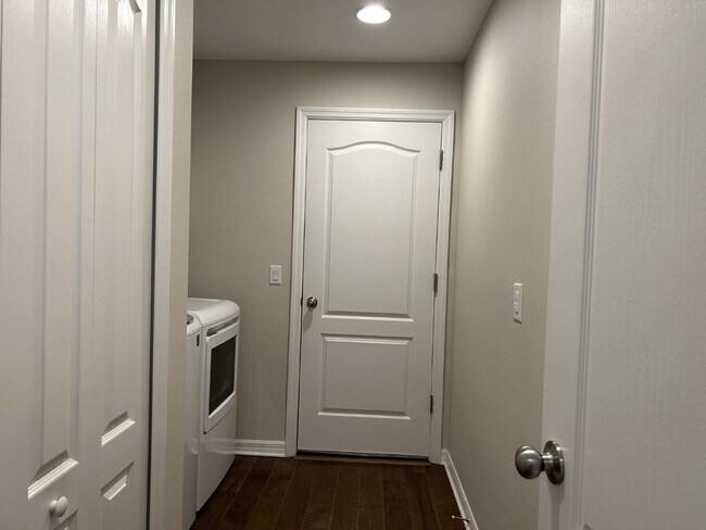 Building Photo - 12721 Sagewood Dr