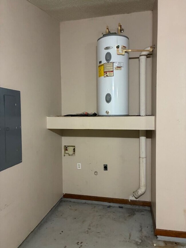 Building Photo - 114 N Woodvalley Dr