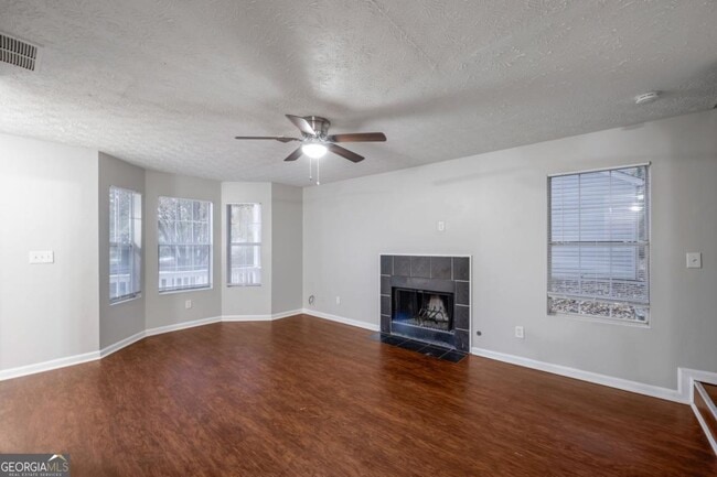 Building Photo - 614 Waynes Ct SE