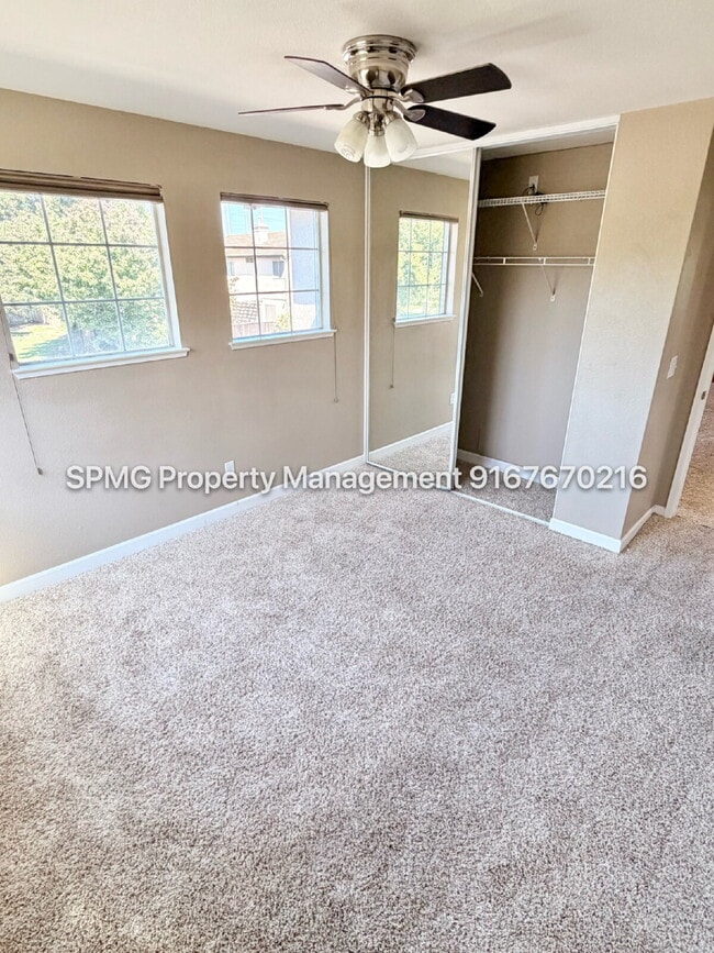 Building Photo - Beautiful 4 Bed / 3 Bath Home in Prime Roseville Location – Across from Park!