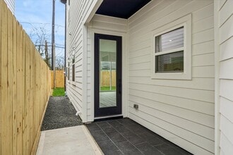 Building Photo - 6644 Lozier St