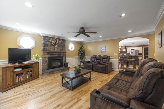 Building Photo - 398 Sam Allen Rd