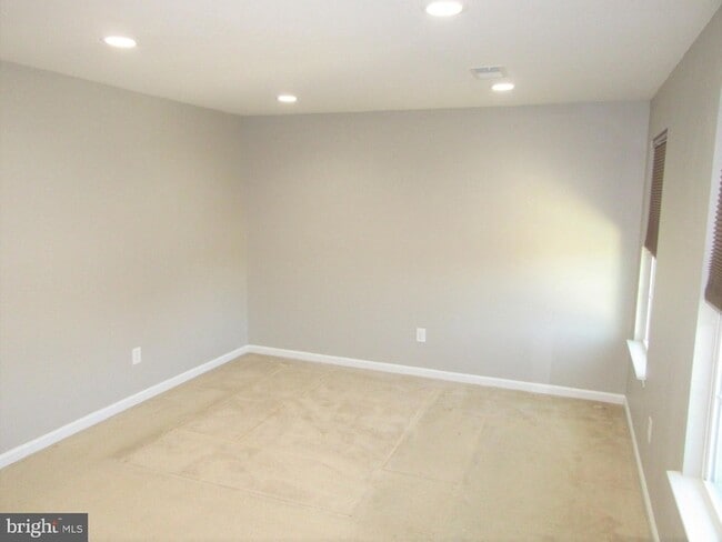 Building Photo - 1305 Madison Ln