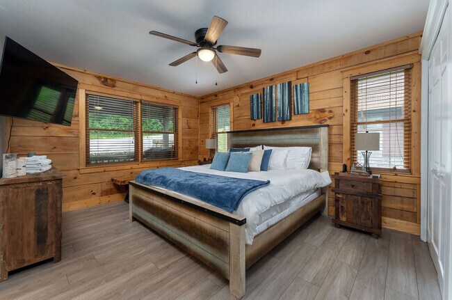 Building Photo - 49 Valley Dr