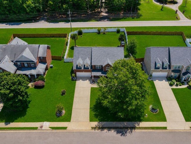 Building Photo - 362 Interlake