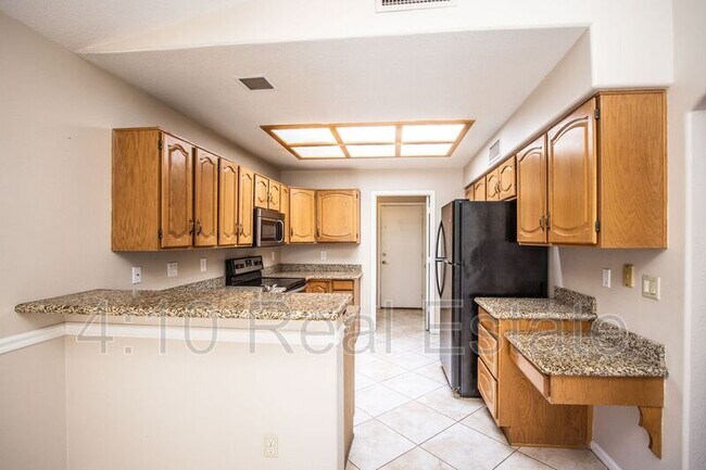 Building Photo - 16221 S 34th Way