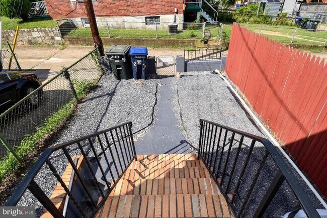 Building Photo - 204 34th St NE