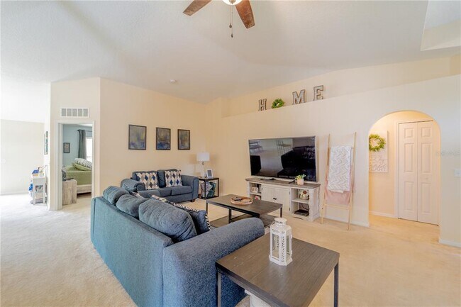 Building Photo - 525 Ridges Dr
