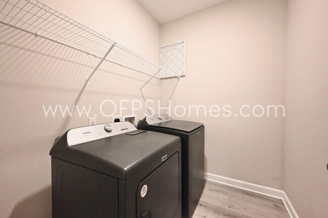 Building Photo - 113 Shady Ln