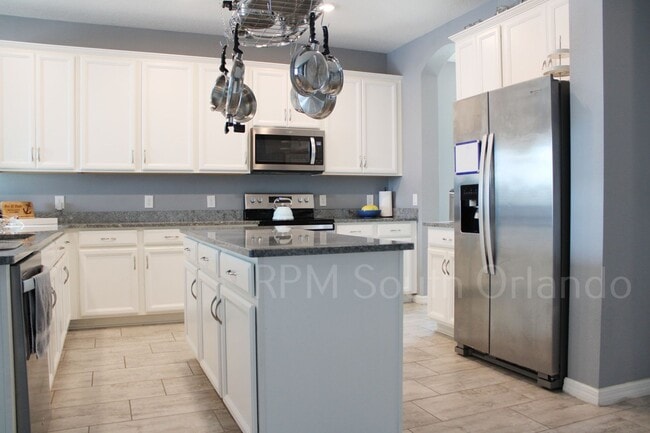 Building Photo - Spacious 5-Bedroom Pool Home for Rent in H...