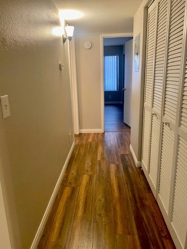 Building Photo - Beautiful 2 bedroom 2 bath Downstairs Condo