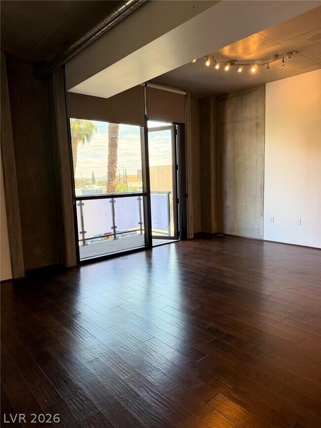 Building Photo - 353 E Bonneville Ave