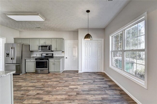 Building Photo - 3290 Serenade Ct