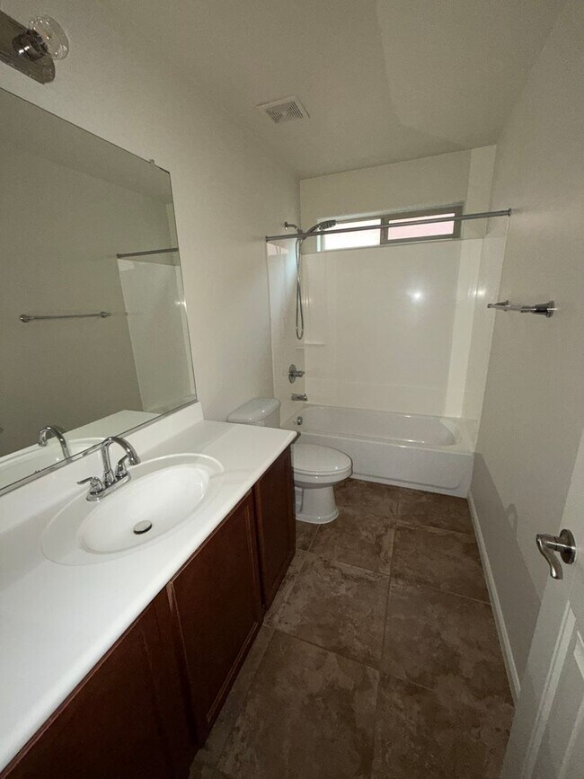 Building Photo - Beautiful 3 bedroom home in Gilbert! NEW CARPET NEW PAINT