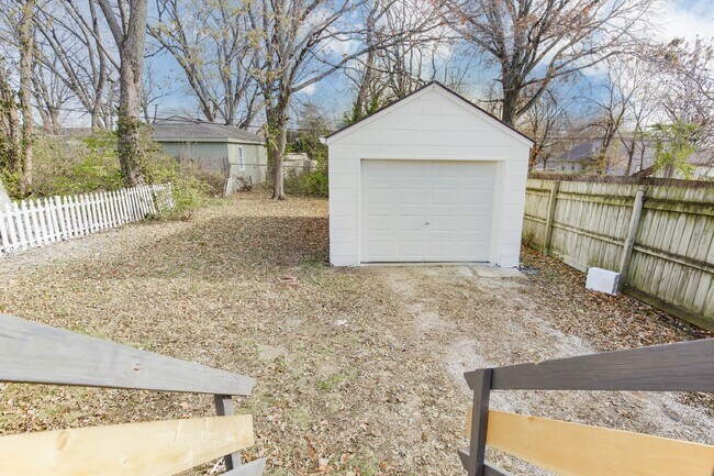 Building Photo - Charming 4-Bedroom Home in Kansas City, MO...