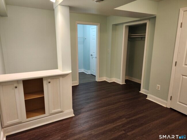 Building Photo - 488 Chapel St