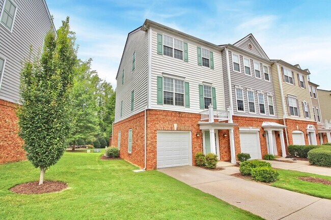 Building Photo - Townhome in South Park for Rent!