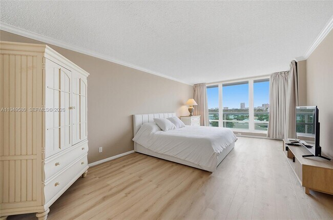 Building Photo - 2100 S Ocean Ln